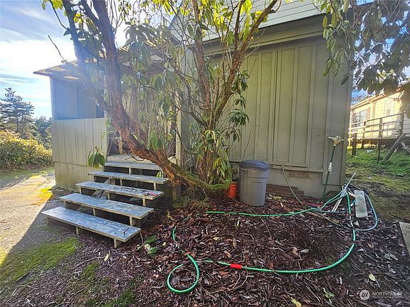 2nd image of 1564 Hoquiam Lane S