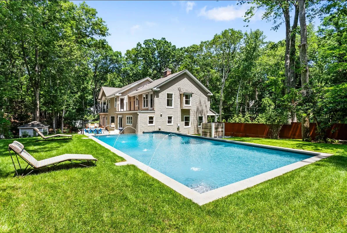 Renovated Bridgehampton Retreat w Pool — Photo 1