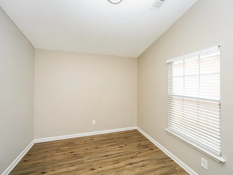 7203 Atterbury Cir E — Photo 11