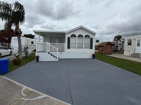 2nd image of 5355 SE 65th Terrace