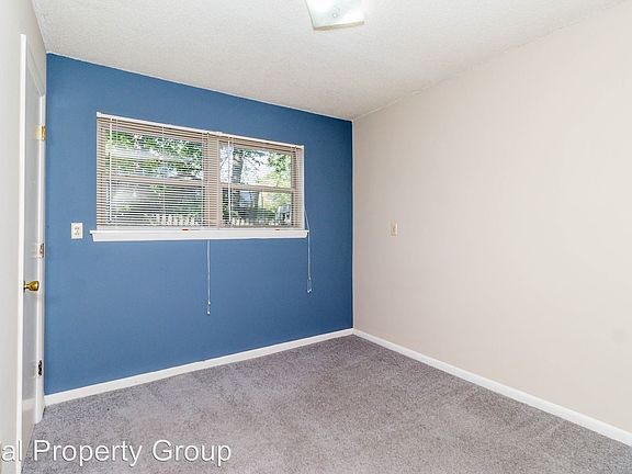 2nd image of 402 Lawrence Pl APT A