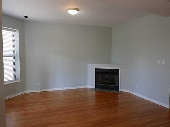 2nd image of 1307 W Foster Ave APT 2E
