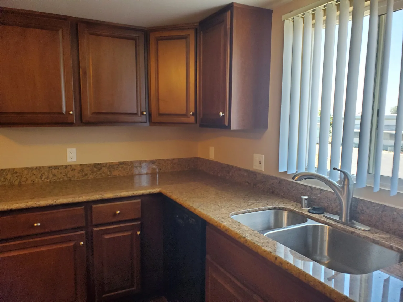 2 bed, 600 sqft, $1,650 — Photo 2