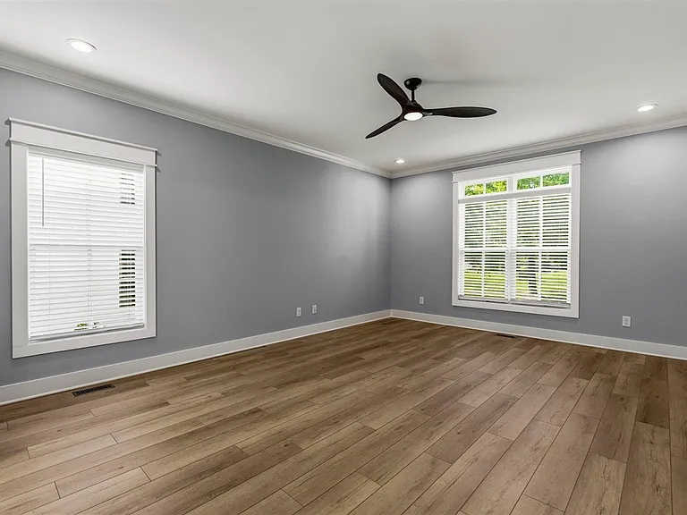 633 Village Way — Photo 16