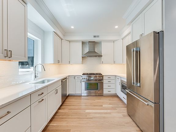 5th image of 147 W 8th St #147