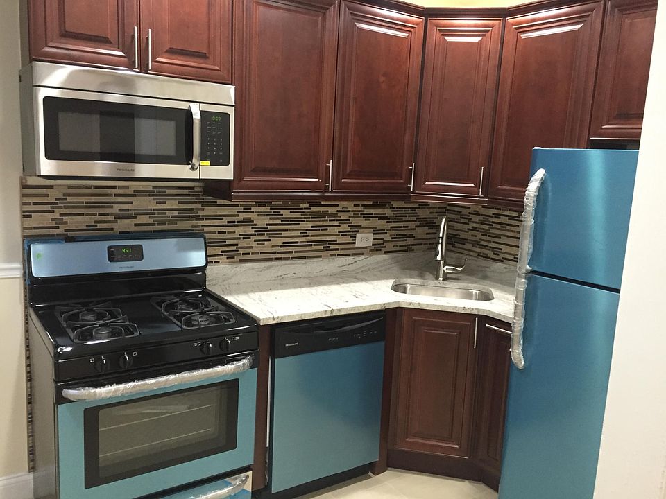 1st image of 4024 N Ashland Ave APT 204