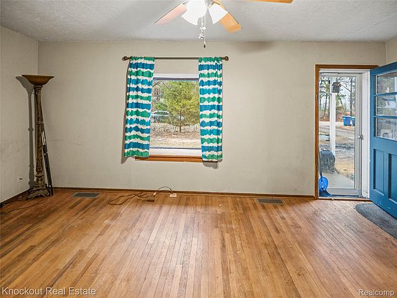 3rd image of 4482 Kirk Rd