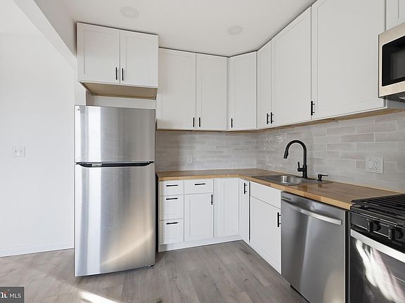 3rd image of 29 Chestnut St