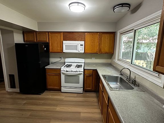 3rd image of 2199 London Dr