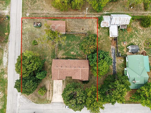 3rd image of 137 W Cline Street