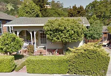 239 Robinson St photo 1