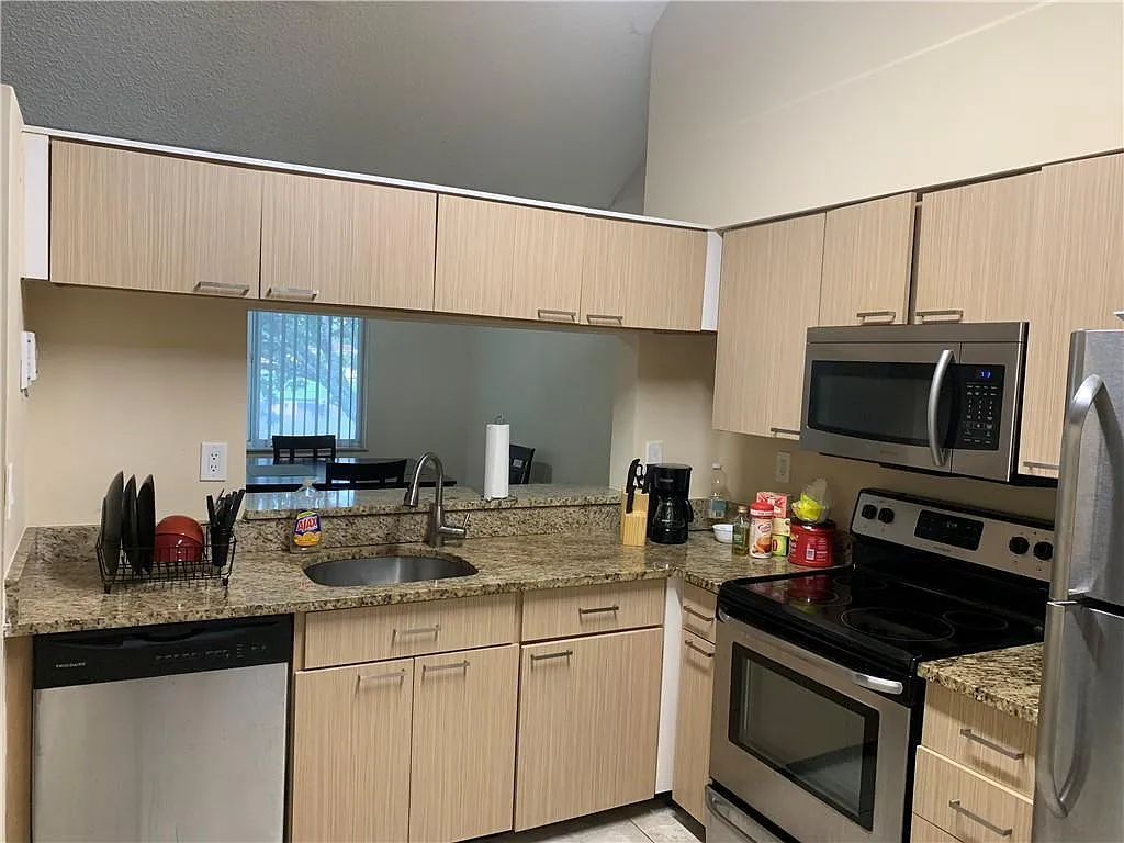 2 bed, 2.0 bath, 1185 sqft, $2,200 — Photo 3