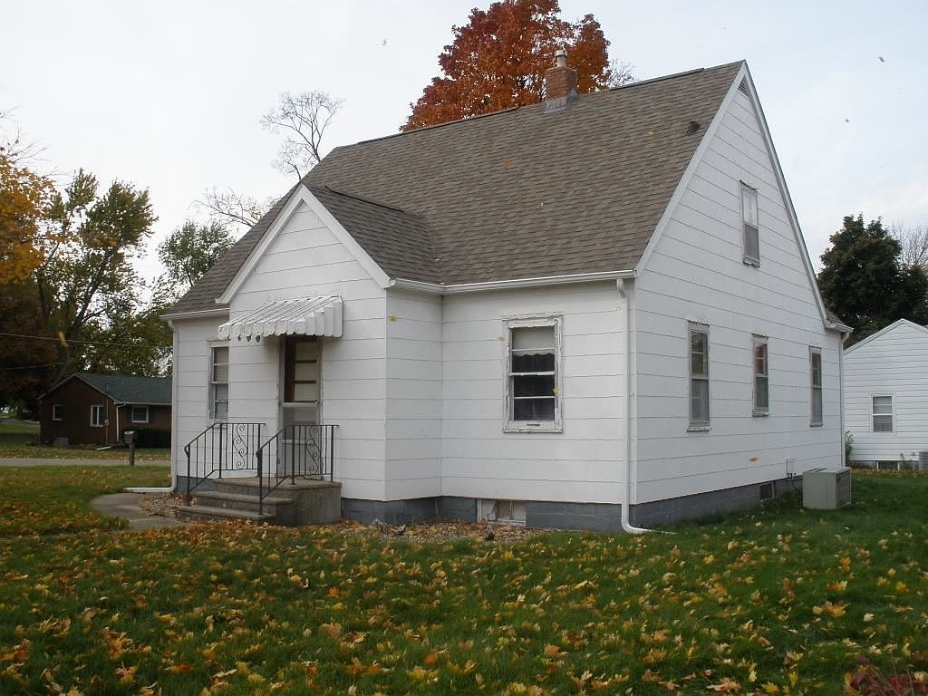 300 W Center St, Atkinson, IL 61235 | Zillow