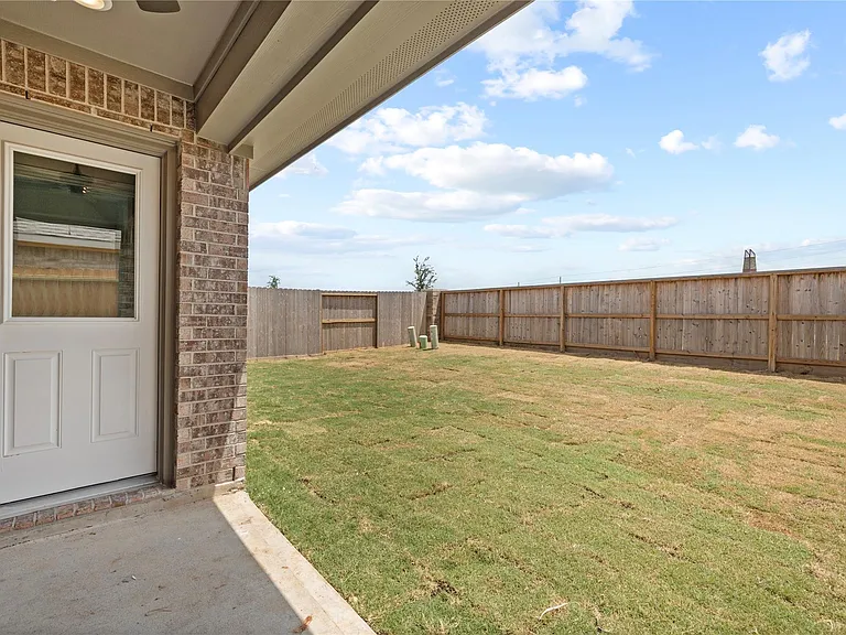 10414 Starfire Yellow Dr — Photo 24