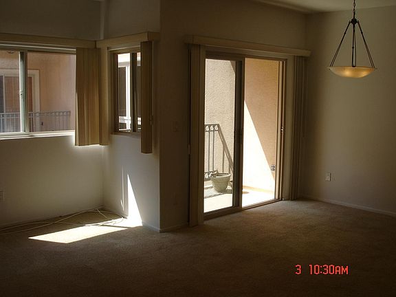 5th image of 937 12th St APT 205