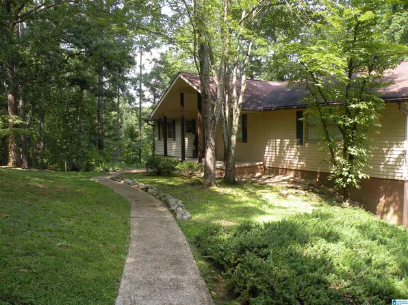 1404 Stonehill Rd, Sylacauga, AL 35150