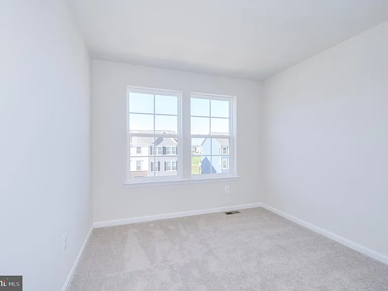 450 Seeback Dr — Photo 28