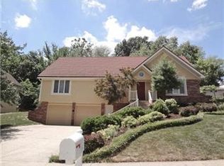 934 Blueberry Ln, Liberty, MO 64068