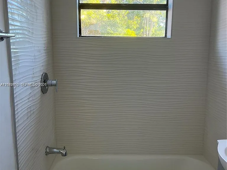 2126 Arthur St — Photo 10