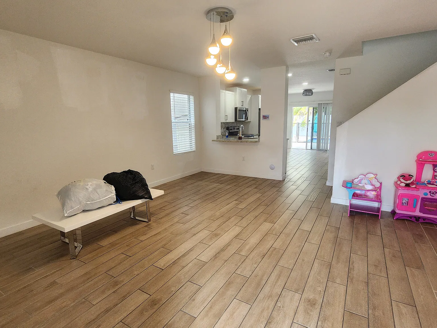 4 bed, 2600 sqft, $3,500 — Photo 3