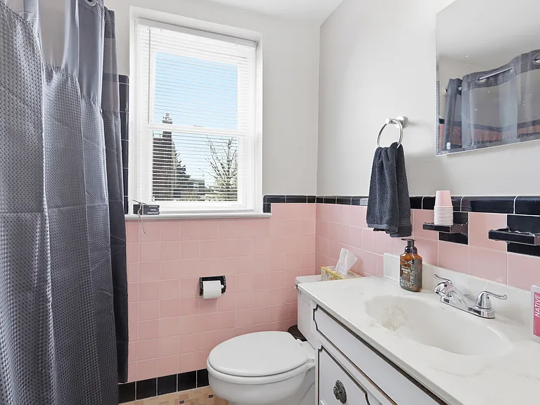 271 W Wyncliffe Ave — Photo 17