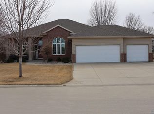 520 Bluestem Trl, Dakota Dunes, SD 57049