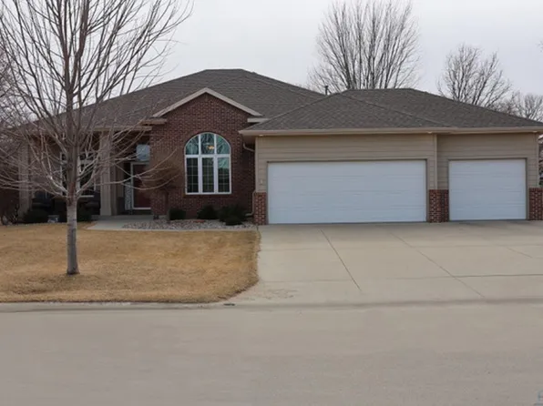 520 Bluestem Trl, Dakota Dunes, SD 57049