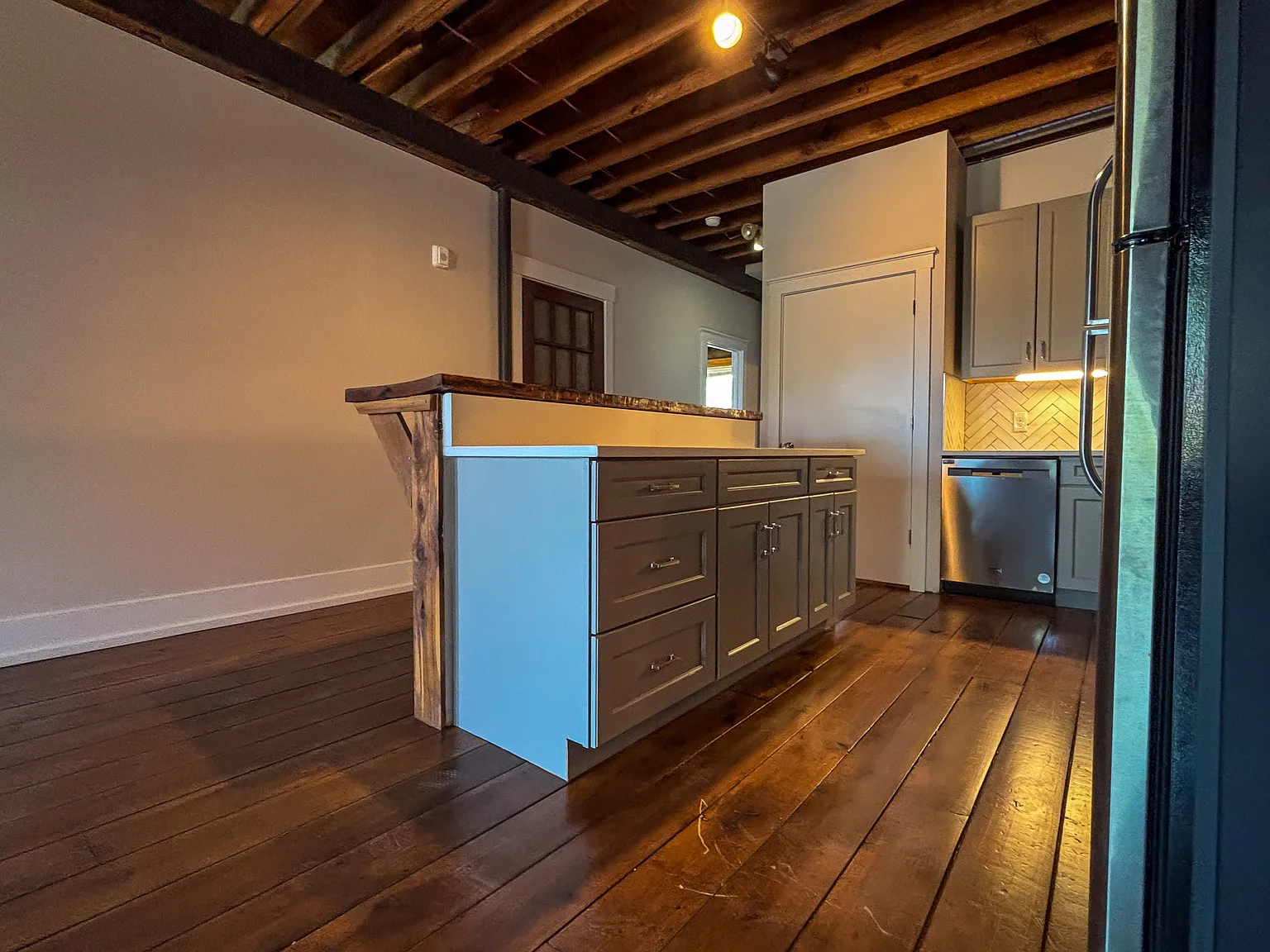2 bed, 1355 sqft, $2,350 — Photo 4