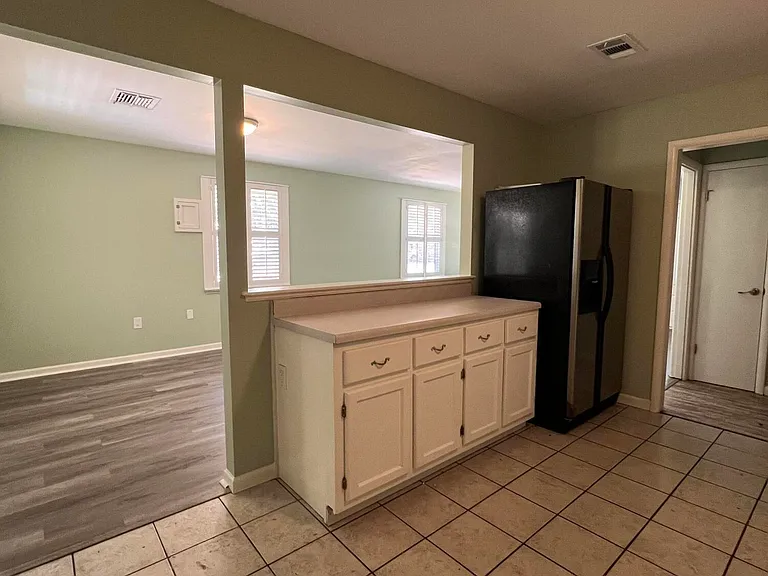 802 Augustine Dr — Photo 7