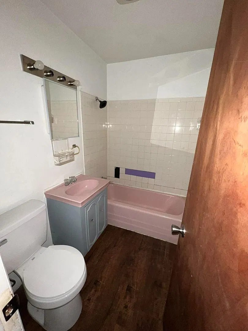 Hall Street — Photo 3