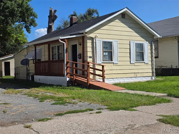 2211 E 24th St, Granite City, IL 62040