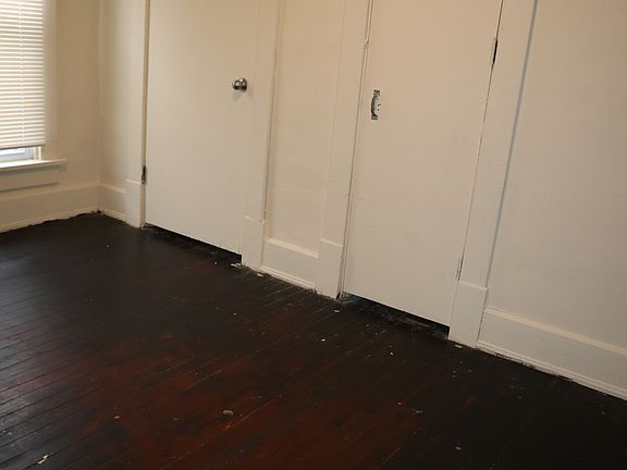 3rd image of 128 N Oakland Ave