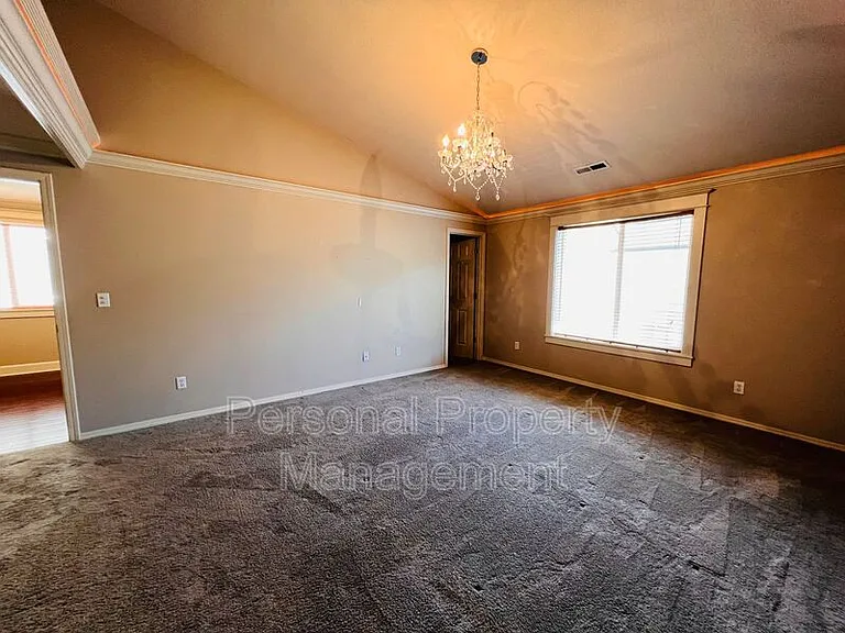 12607 NE 27th Way — Photo 15