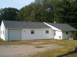 37 E Surrey Rd, Farwell, MI 48622