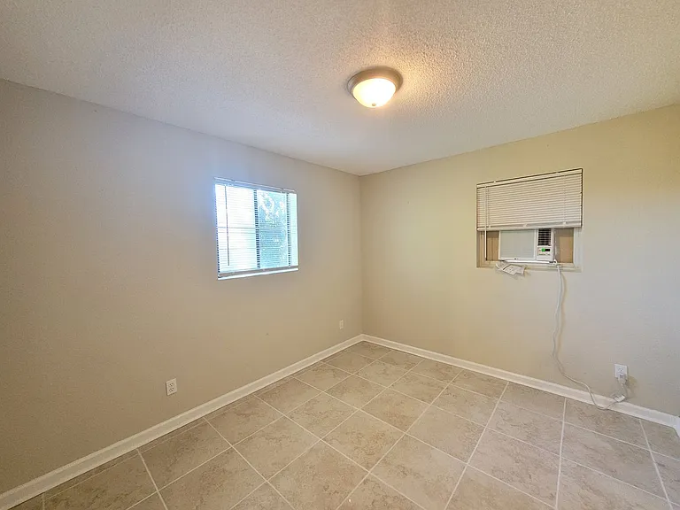 331 Emory Dr — Photo 15