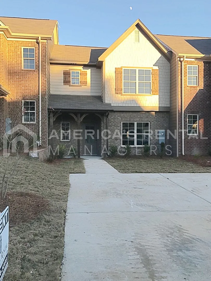 Gorgeous Town Home for Rent... Available to View with 48 Hour Notice — Photo 1