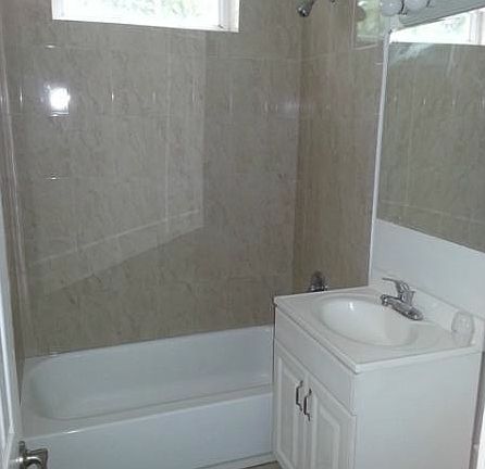 5th image of 2195 Bay Dr APT 1