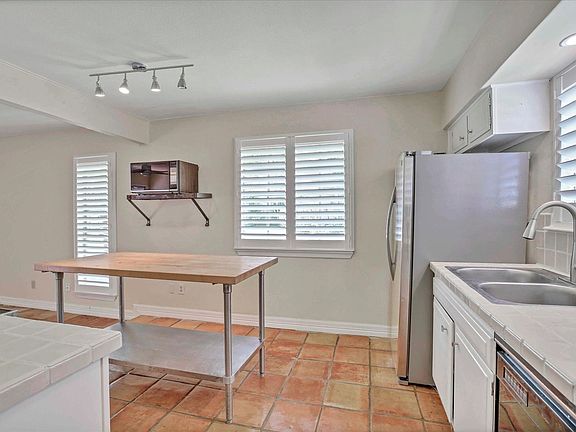 3rd image of 3611 Las Colinas Dr APT E
