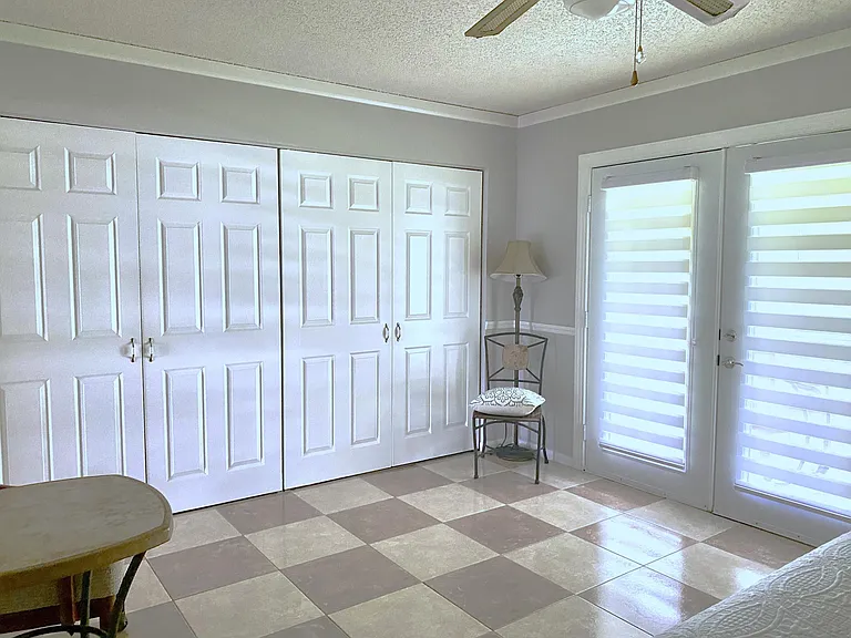335 Farnham Cres #P — Photo 12