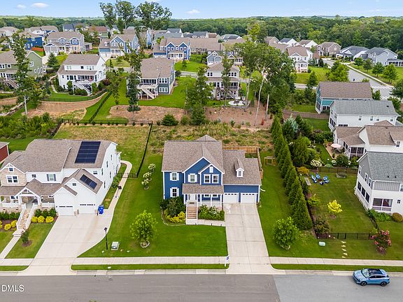 3rd image of 204 Garden Heights Ln