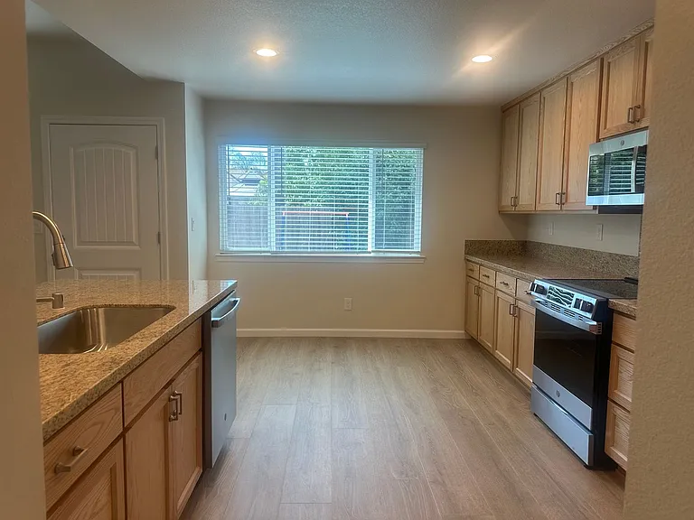 660 Fox Pointe Rd — Photo 4