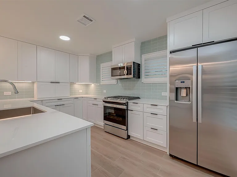 2702 Delano St — Photo 19