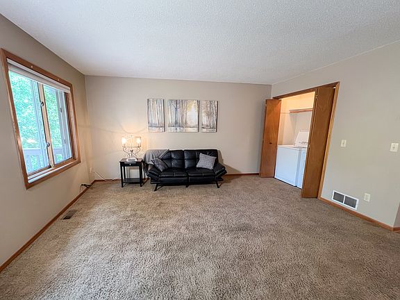 4th image of 815 Creekside Cir #815