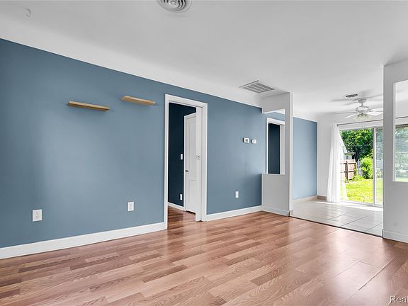 4th image of 3280 Inman St