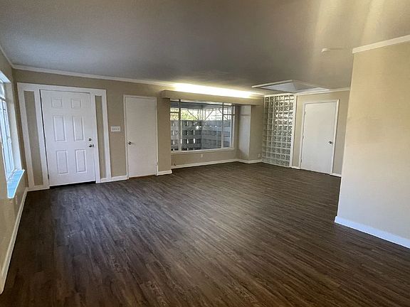 2nd image of 2233 W Oak St APT 101