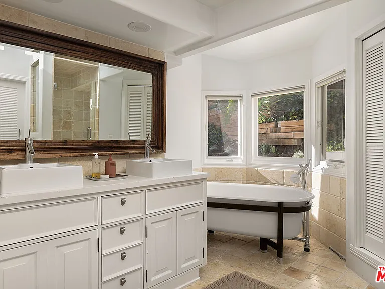 12317 Rochedale Ln — Photo 11