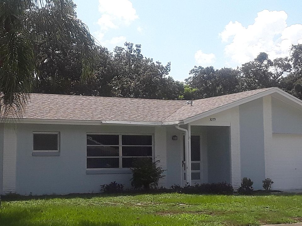 House with 1 car garage