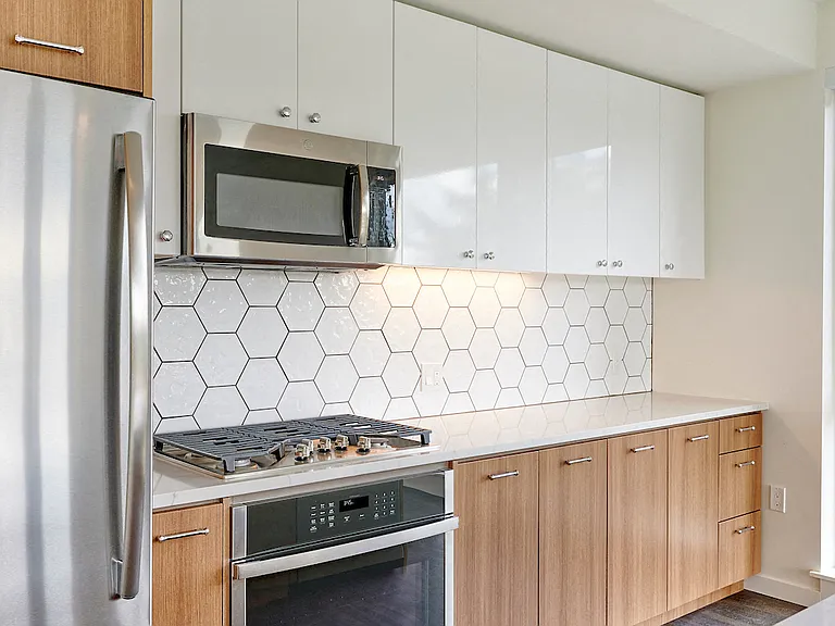 Multnomah Station Apartments refrigerator, range, microwave