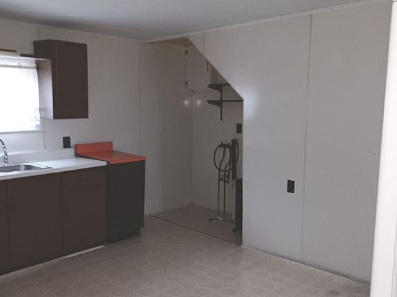 3rd image of 121 D St #121R