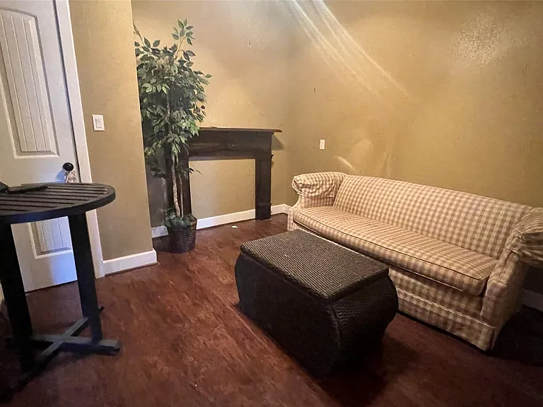 9500 Mayfield Ave #B — Photo 3